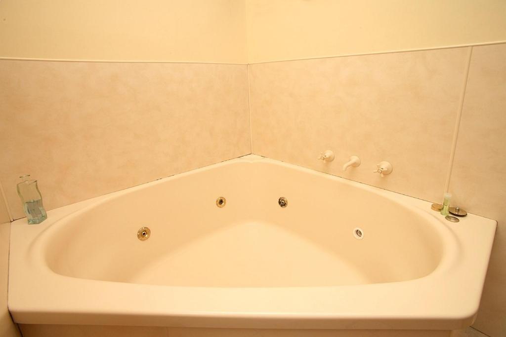 Apollo Bay Backpackers Lodge מראה חיצוני תמונה